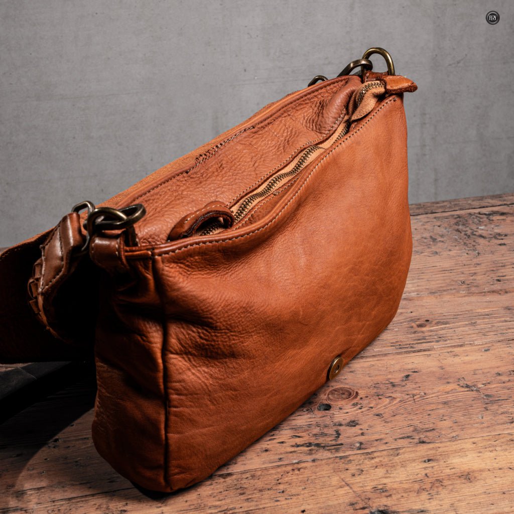 Borsetta Antea in pelle intrecciata