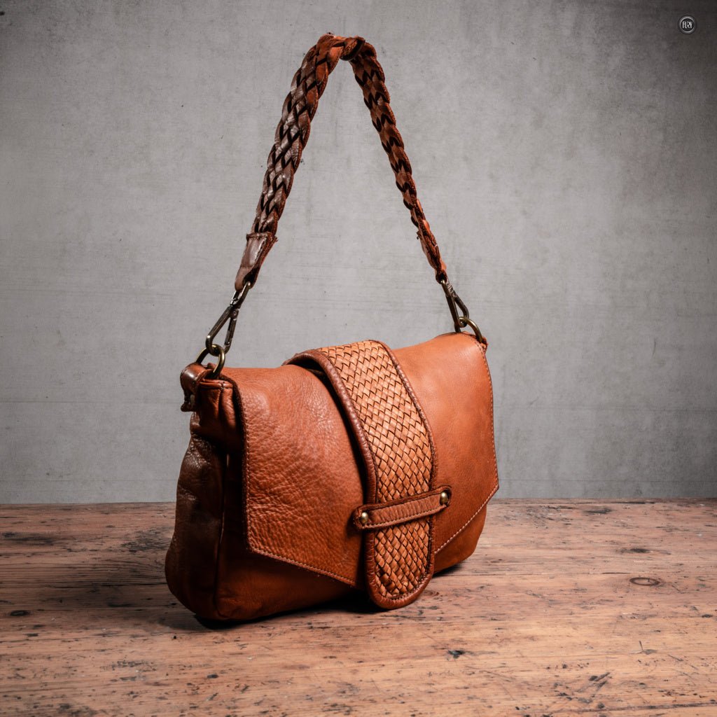 Borsetta Antea in pelle intrecciata