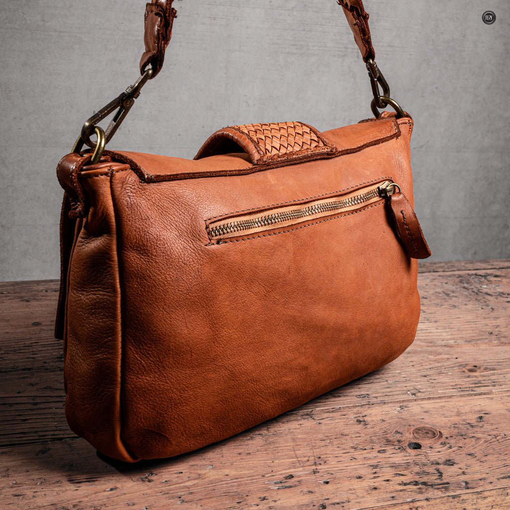 Borsetta Antea in pelle intrecciata