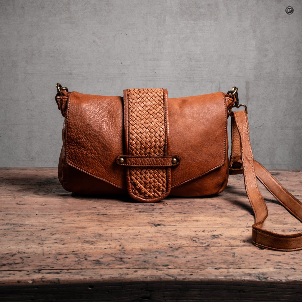 Borsetta Antea in pelle intrecciata