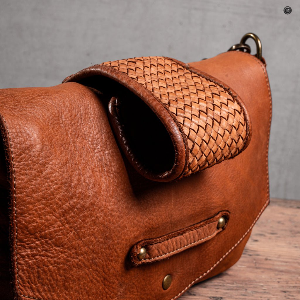 Borsetta Antea in pelle intrecciata