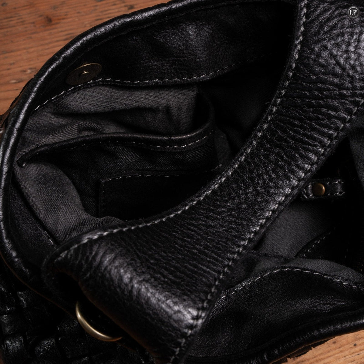 Borsetta Sibilla in pelle intrecciata