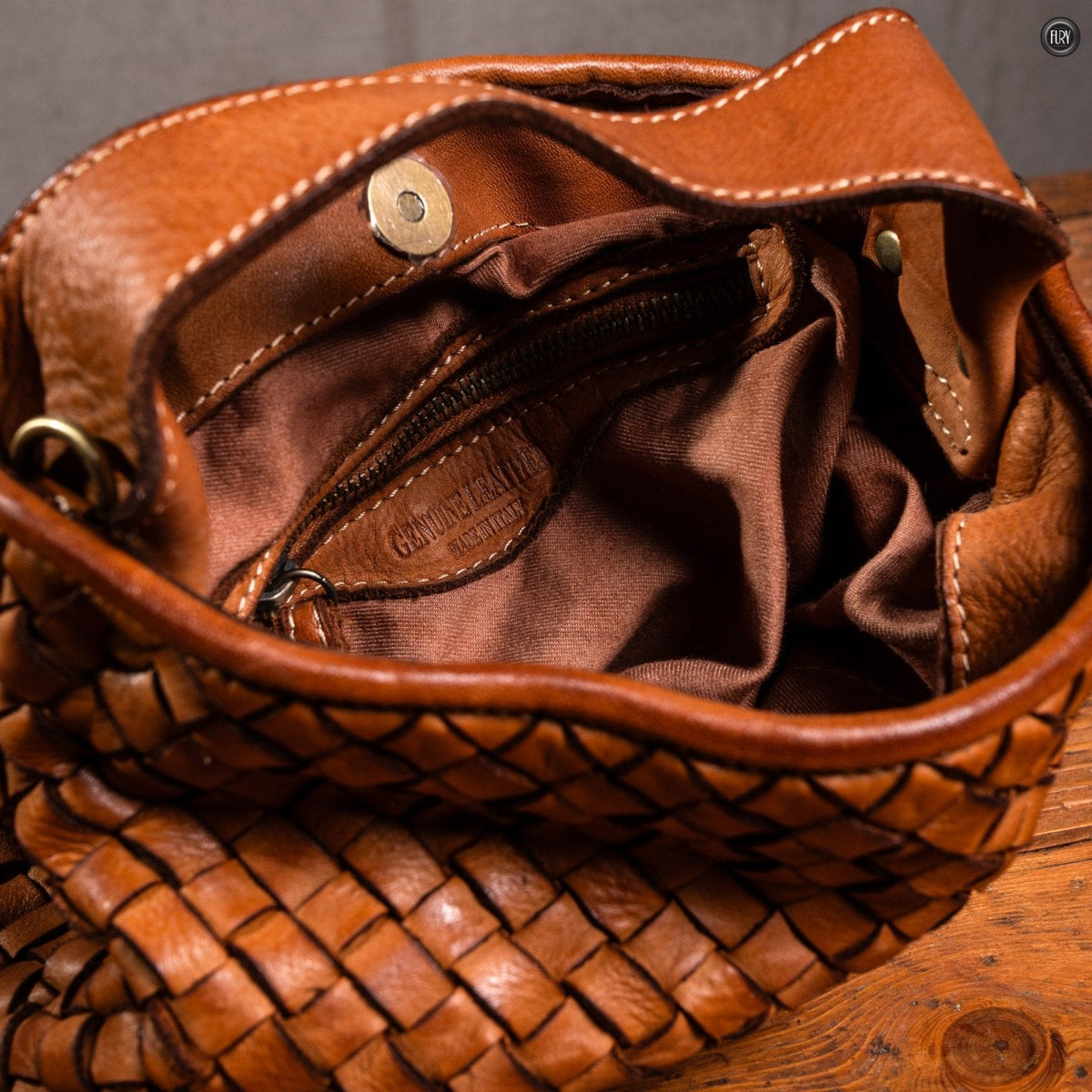 Borsetta Sibilla in pelle intrecciata