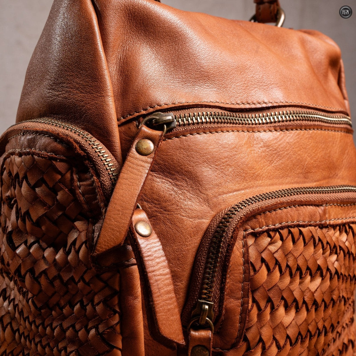 Zainetto Volterra reversibile in pelle intrecciata