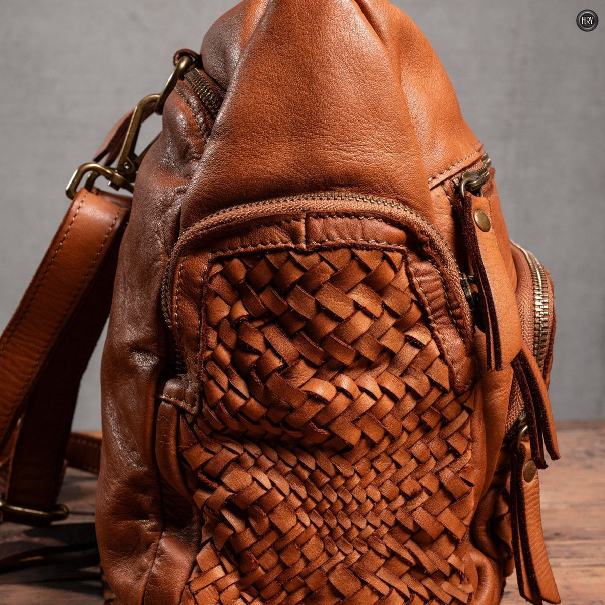 Zainetto Volterra reversibile in pelle intrecciata